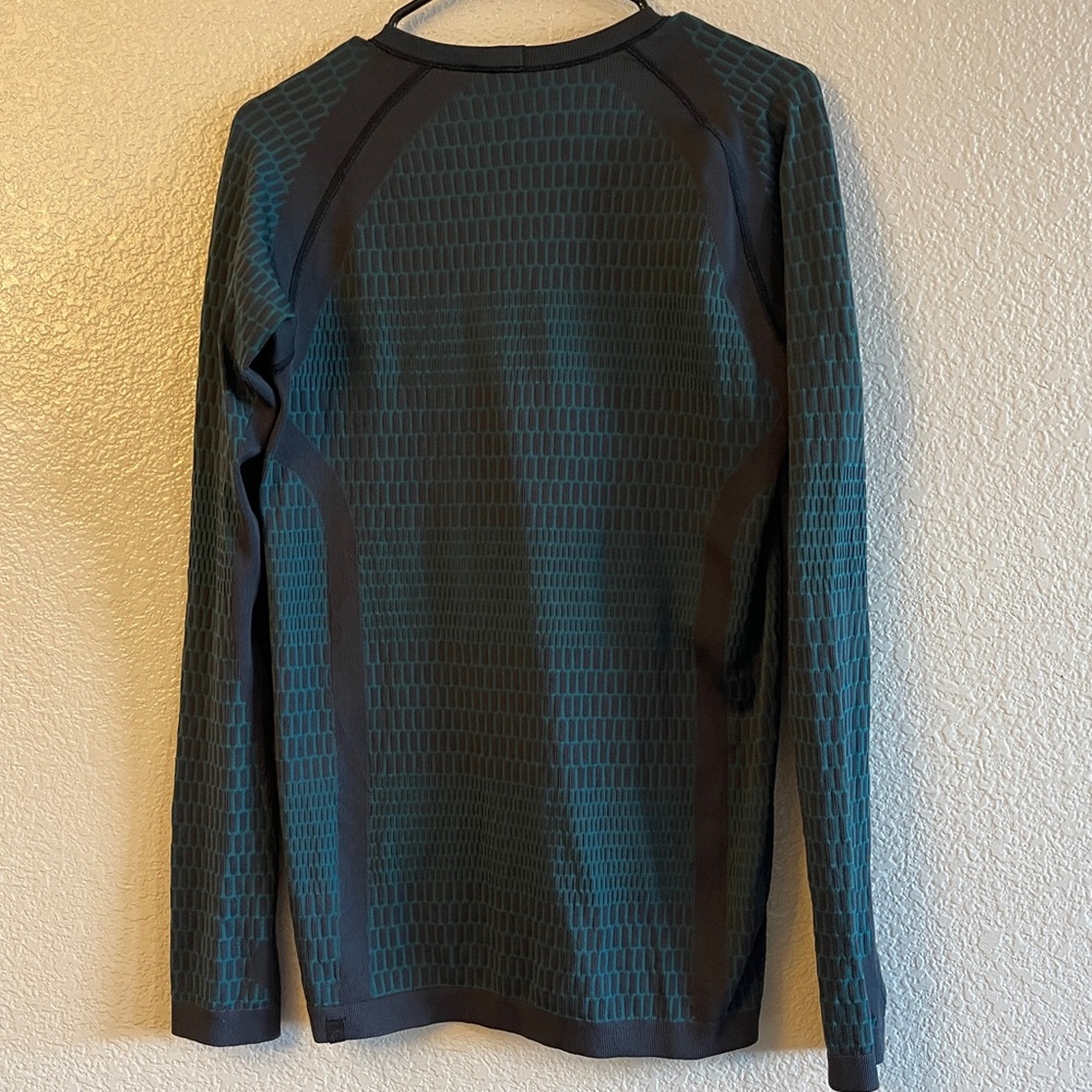 lululemon athletica Dark Teal and Black Long Sleeve Top - Picture 5 of 10